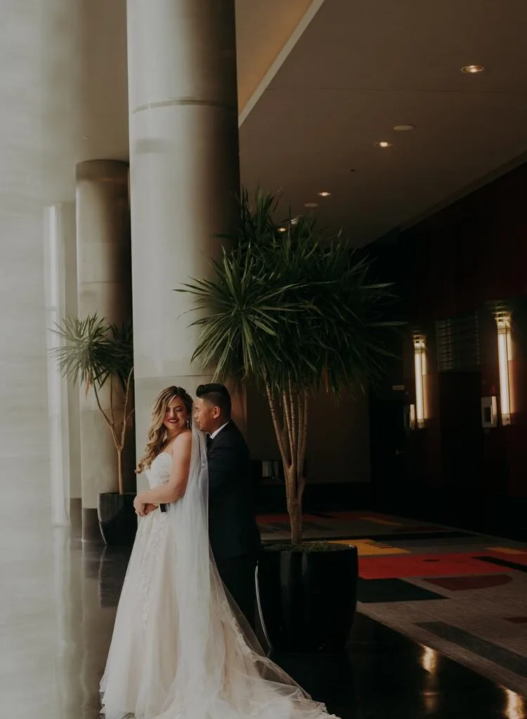 Lowes hotel bride and groom first look photo