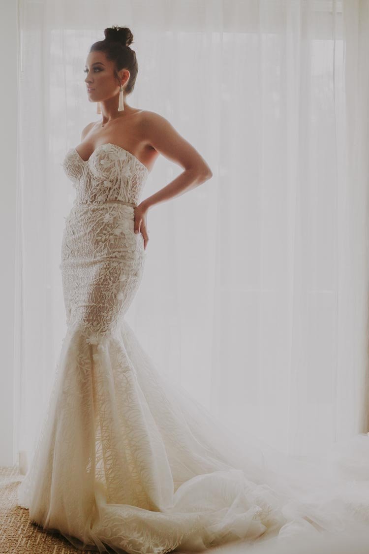 icona avalon bride by window