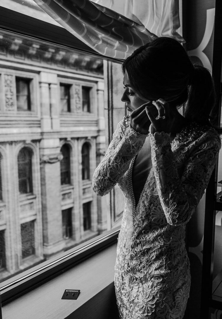 cesacohe vie bride getting ready photo black & white