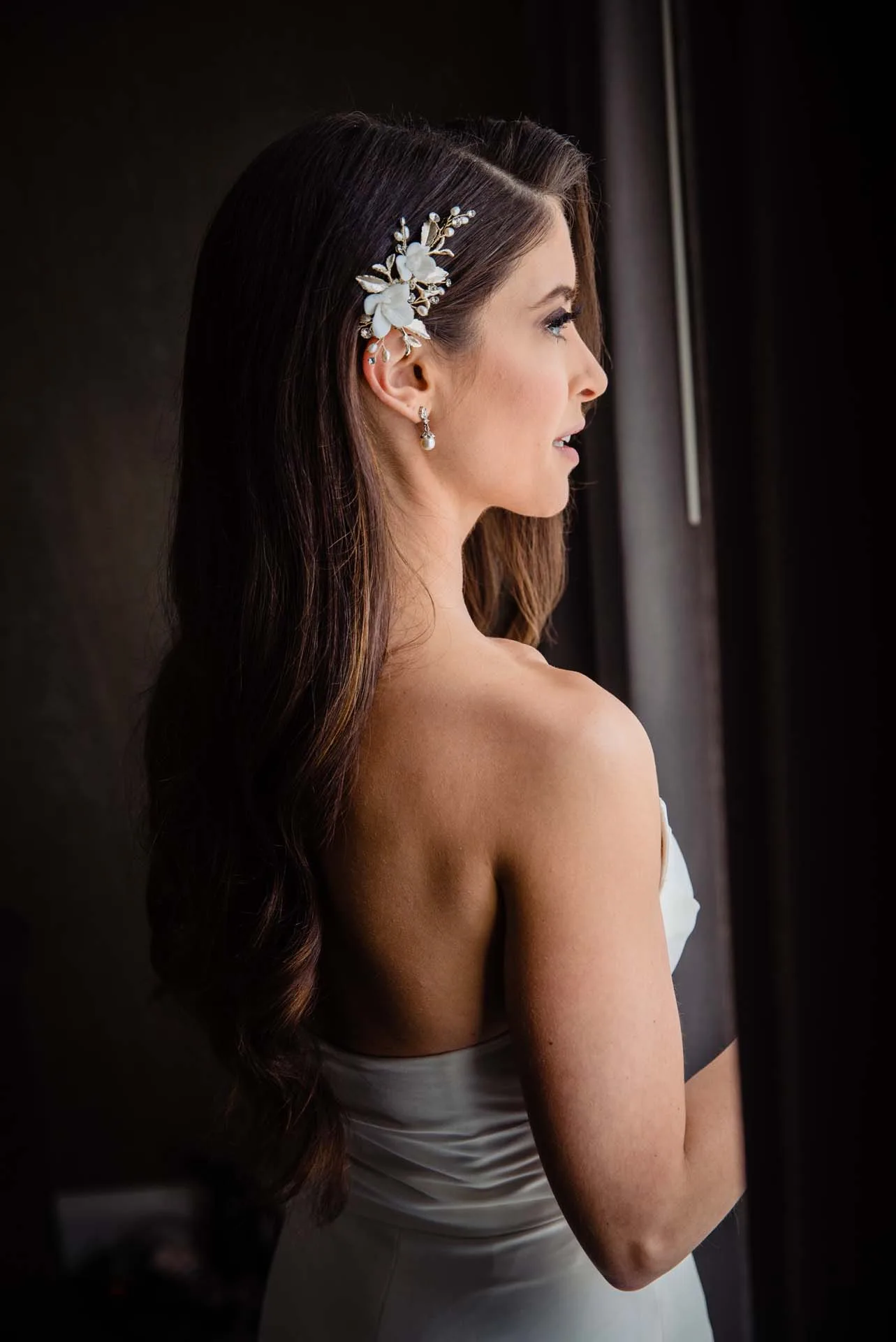 bride getting ready at the logan philadelphia wedding ben franklin ballroom