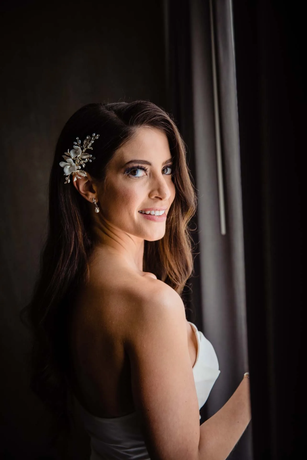 bride getting ready at the logan philadelphia wedding ben franklin ballroom