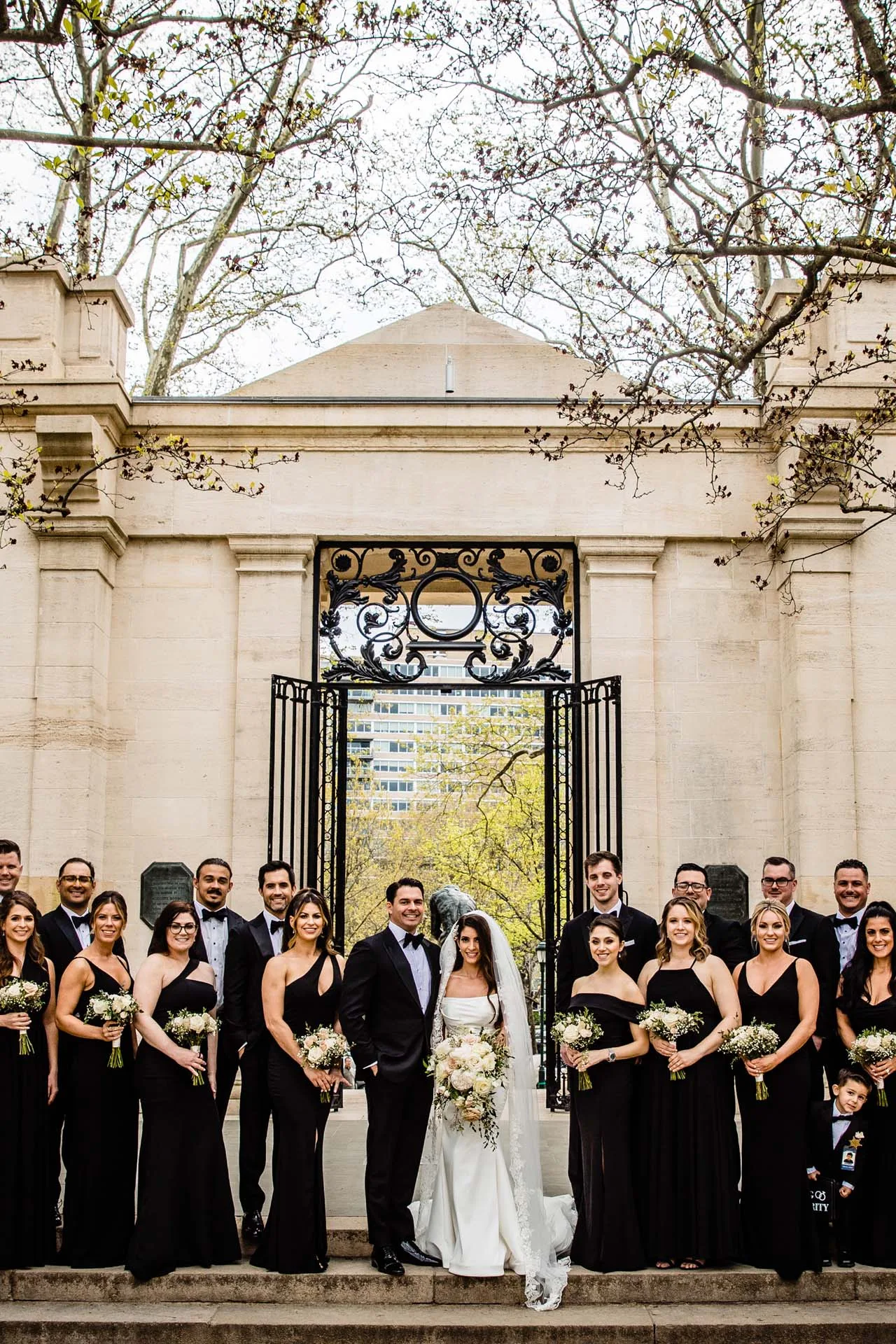 couple portraits Rodin Museum philadelphia wedding