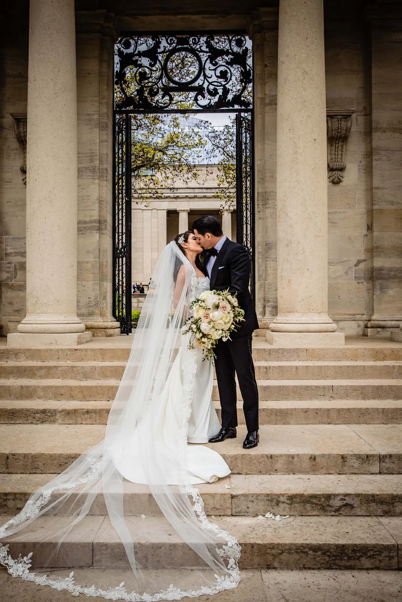 couple portraits Rodin Museum philadelphia wedding