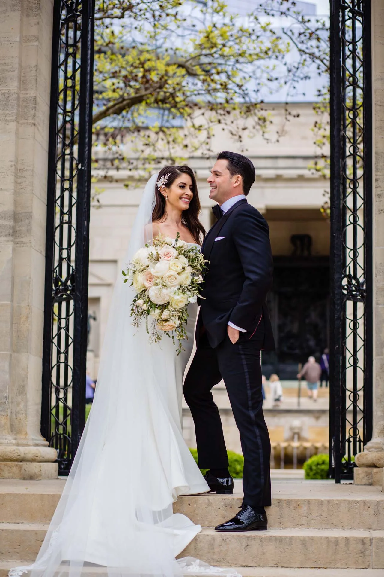 couple portraits Rodin Museum philadelphia wedding