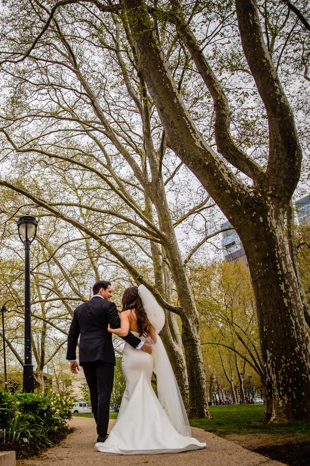 couple portraits Rodin Museum philadelphia wedding