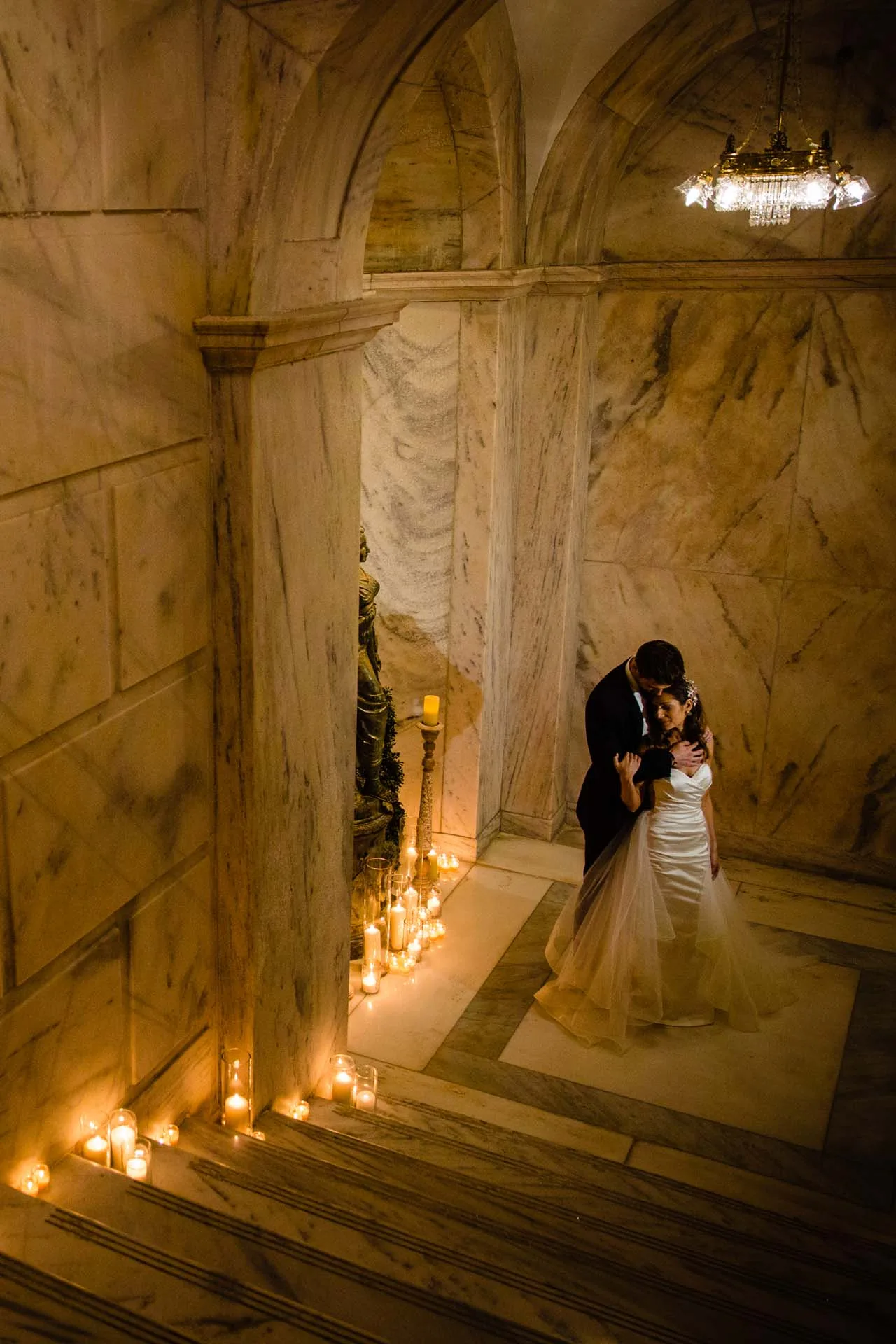 ritz carlton philadelphia wedding photographer in marble stairway