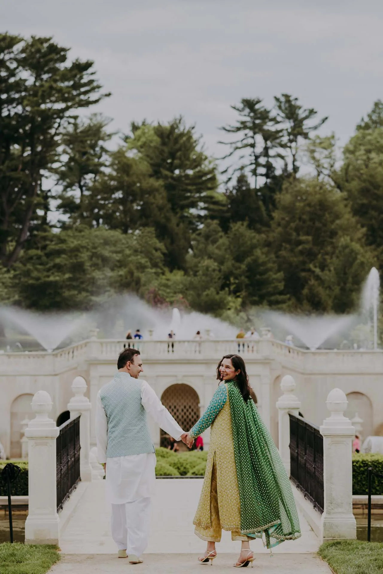 Longwoods gardens wedding photographer fountain