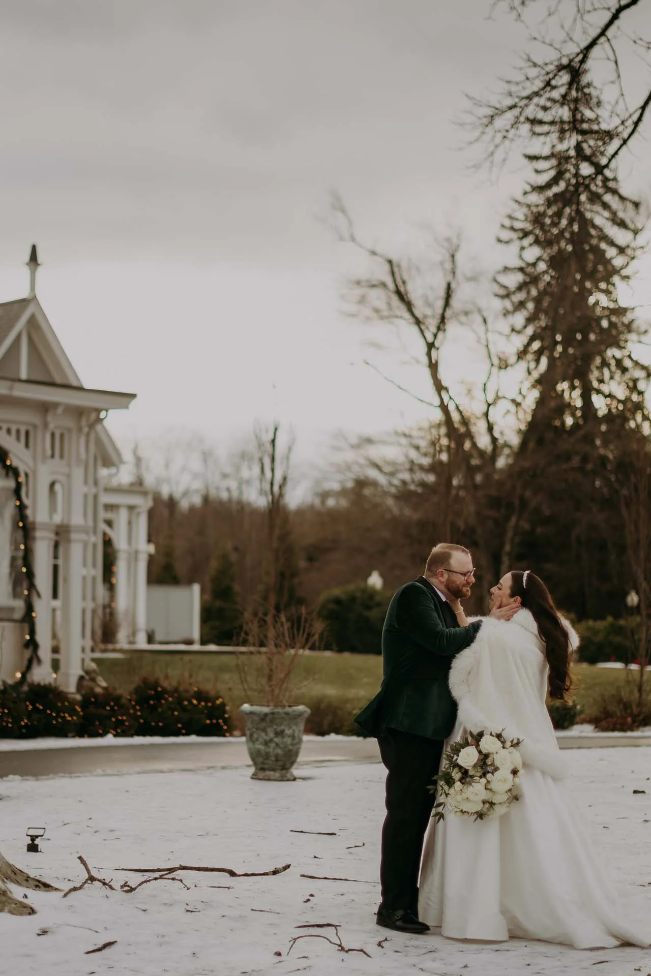 loch aerie mansion wedding photographer outside