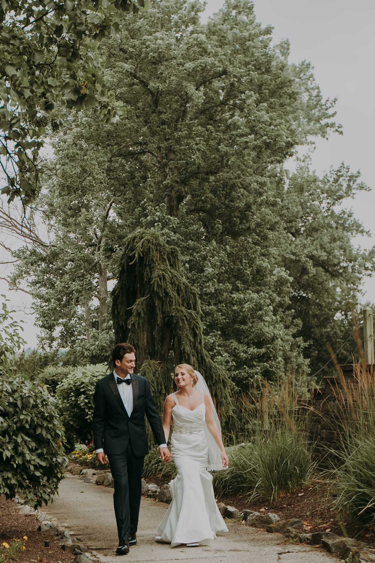 radnor valley country club wedding photographer grounds