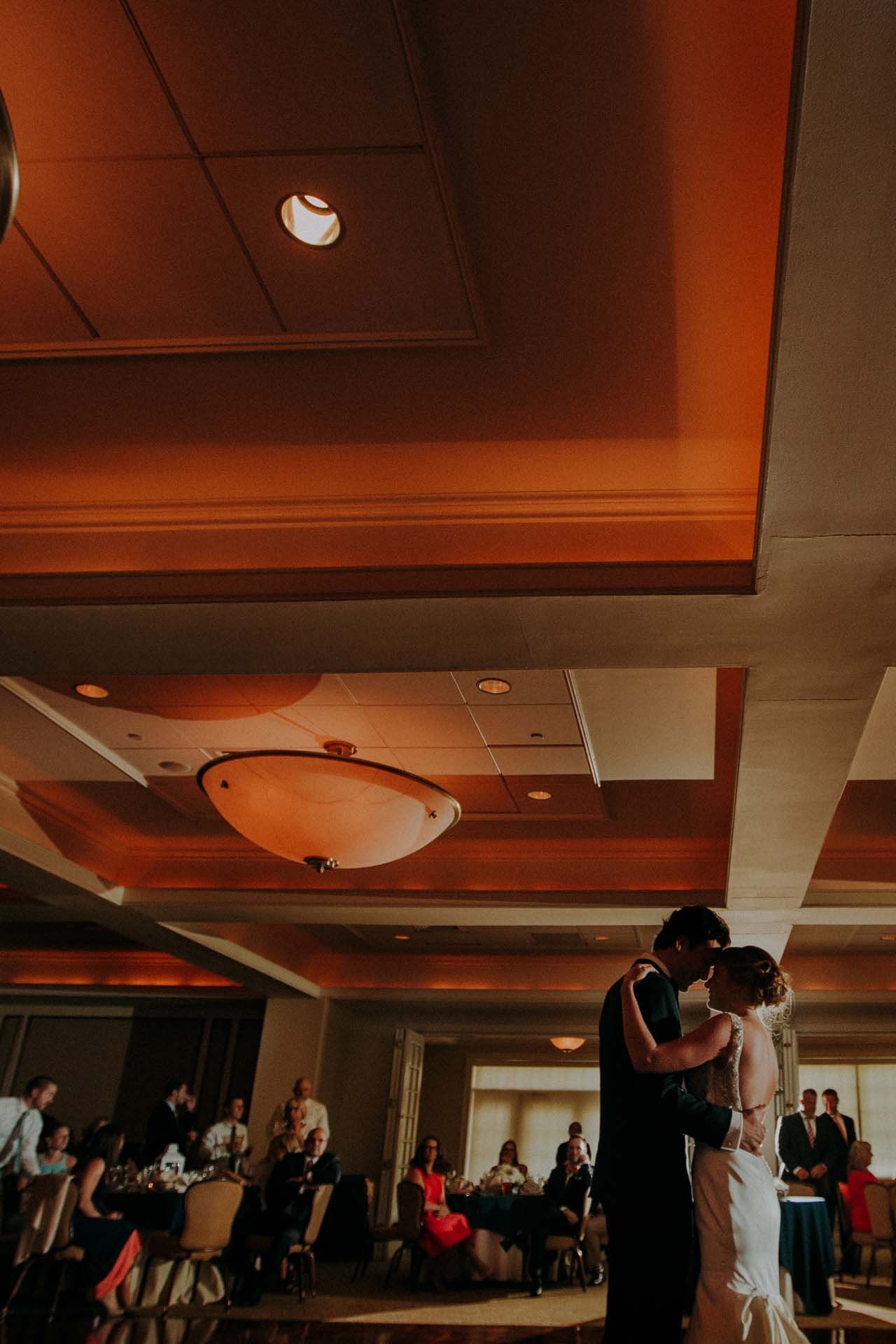 radnor valley country club wedding photographer first dance
